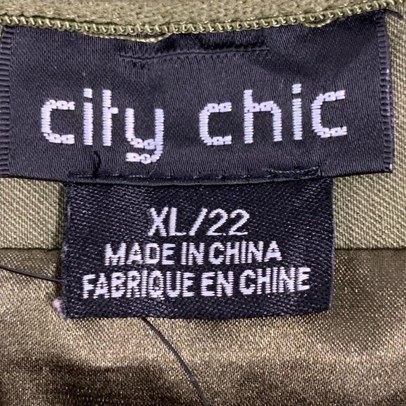 City Chic Women's Trendy Asymmetrical Buttoned Corset Top Size 22 - Picture 8 of 14